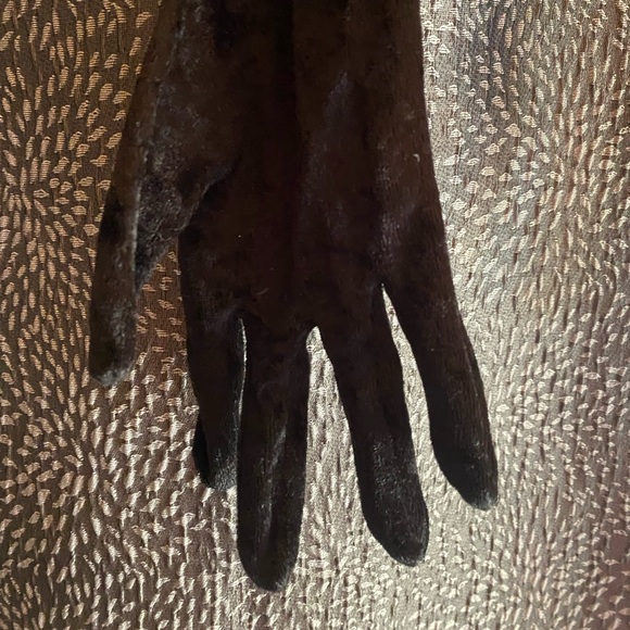 Black velvet evening gloves - Picture 4 of 6